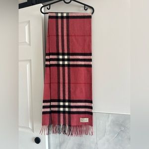 Almost new burberry scarf